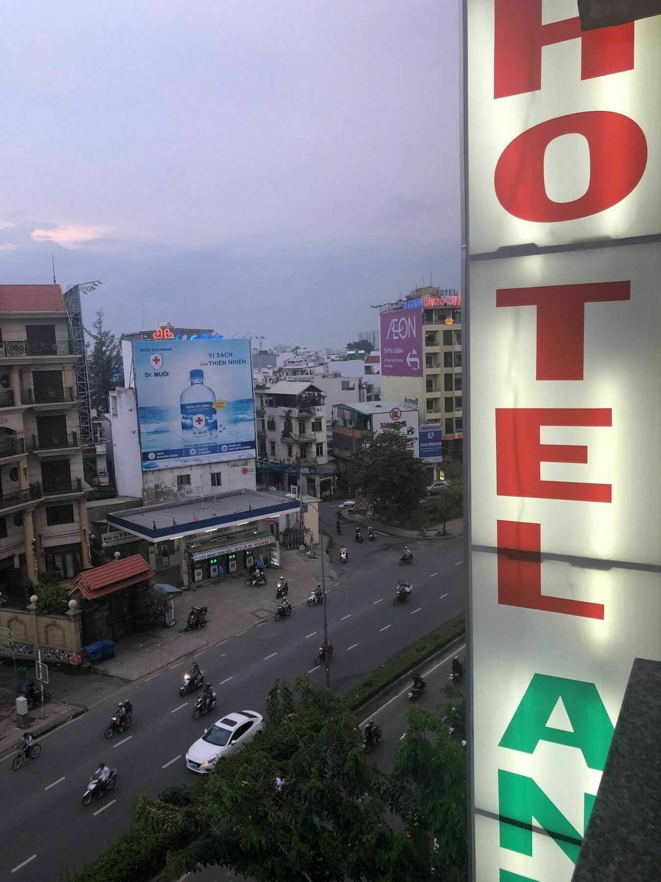 Oyo 395 Anh Quoc Hotel ホーチミン市 エクステリア 写真